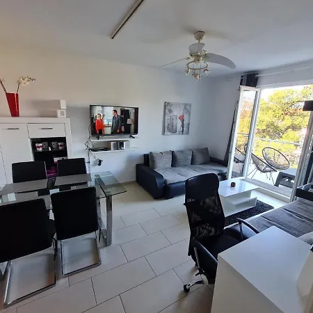 Apartman Uz Plazu Appartamento *