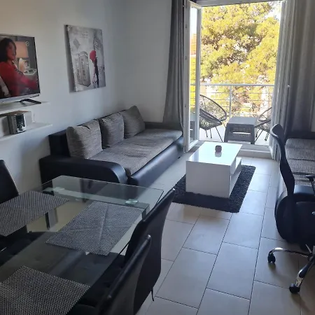 Apartman Uz Plazu Apartamento